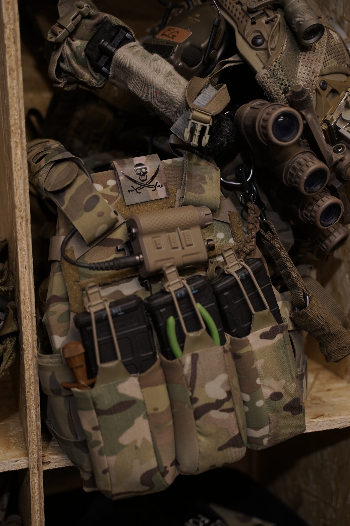 INVISIO V50, 4-PTT, 2-COM, Gen II, Tan